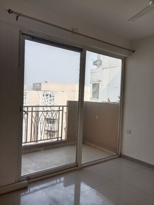 Room in 2.5 BHK Apartment at Mahagun Mywoods, Sector 16c Greater Noida – for Rent