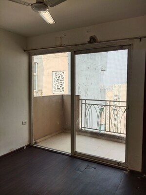 Room in 2.5 BHK Apartment at Mahagun Mywoods, Sector 16c Greater Noida – for Rent