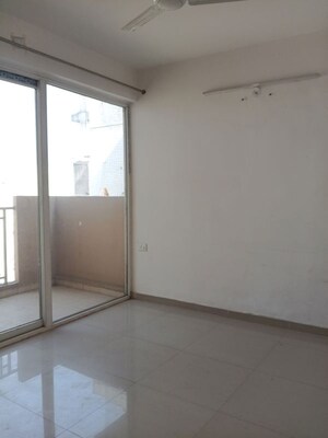 Room in 2.5 BHK Apartment at Mahagun Mywoods, Sector 16c Greater Noida – for Rent