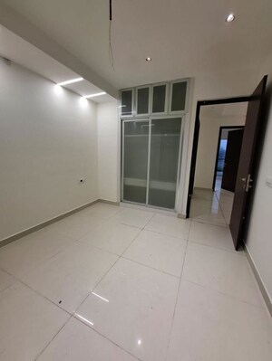 Room in 3 BHK Apartment at Hermitage Centralis, Vip Road – for Rent