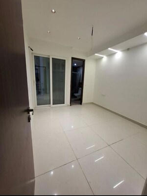 Room in 3 BHK Apartment at Hermitage Centralis, Vip Road – for Rent