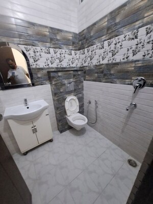 Team Area in 1 BHK Apartment at Unitech The Residences Gurgaon, Sector 33 – for Rent