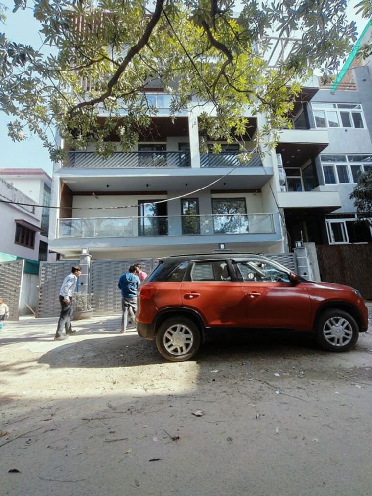  Parking, dlf-building-10 5 Bedroom 316 Sq.Yd. Builder Floor In Dlf Phase ii Gurgaon 10253908