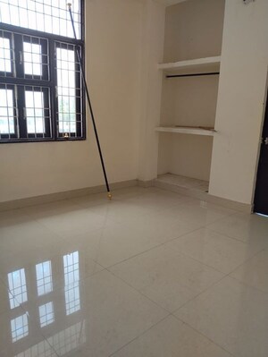 Room in 2 BHK Builder Floor at Neb Sarai – for Rent