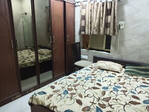 Master Bedroom in 2 BHK Apartment at Vile Parle West – for Rent
