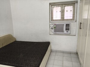 Bedroom in 2 BHK Apartment at Vile Parle West – for Rent