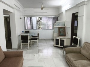 2 BHK Apartment For Rent in Vile Parle West