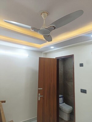 Building Lobby in 3 BHK Builder Floor at Govindpuri – for Sale