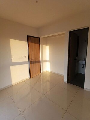 Room in 1 BHK Apartment at Godrej Tranquil, Kandivali East – for Rent