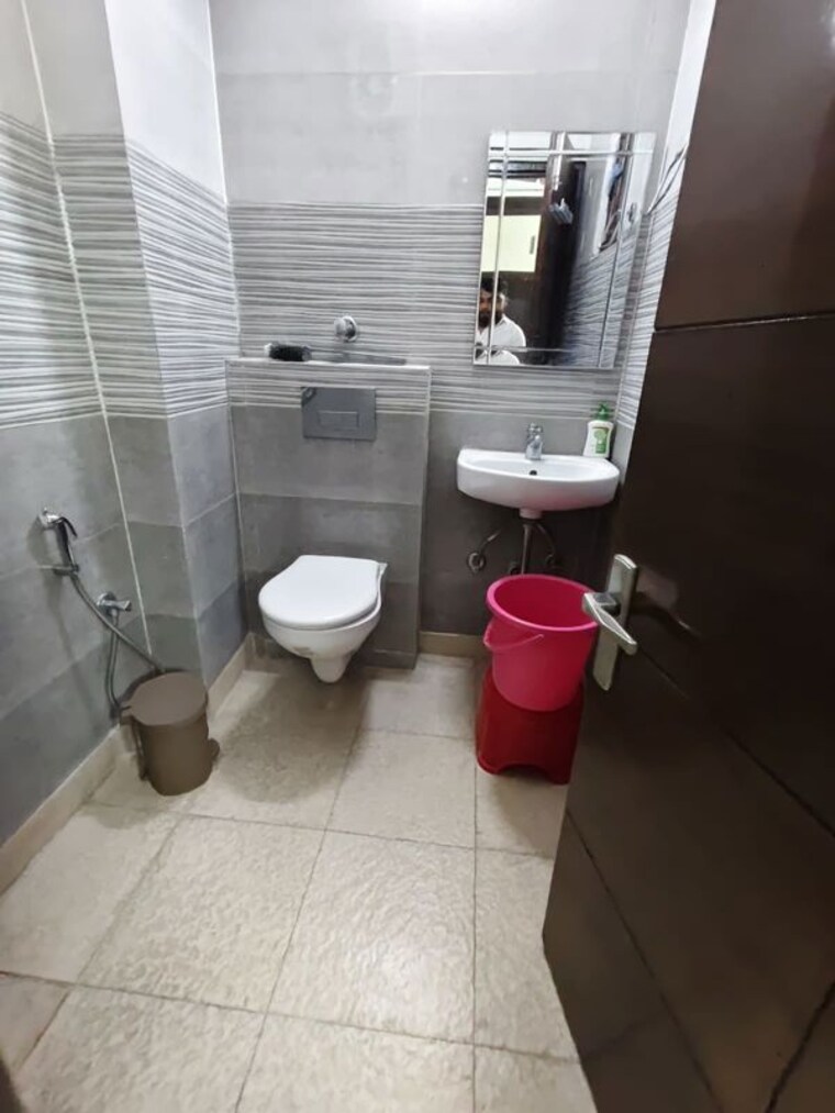Bathroom, sector 9 2 Bedroom 160 Sq.Yd. Builder Floor In Sector 9 Gurgaon 10253973