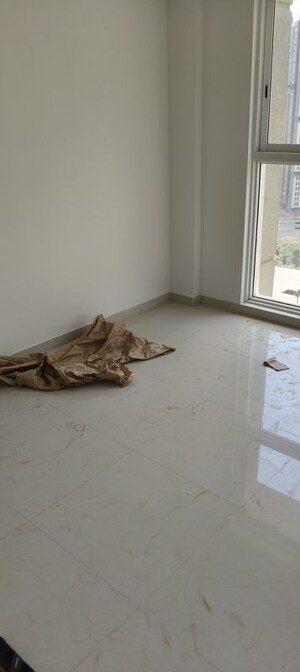 Room in 2 BHK Apartment at Lodha Amara, Kolshet Road – for Rent