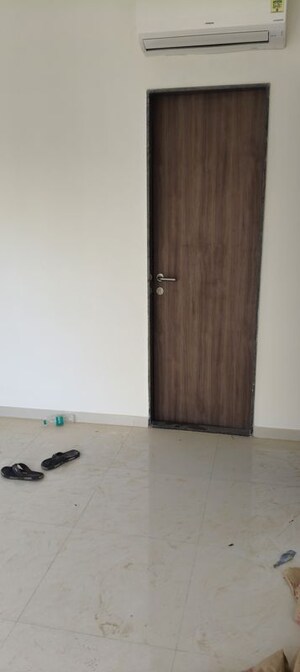 Furnished Amenities in 2 BHK Apartment at Lodha Amara, Kolshet Road – for Rent