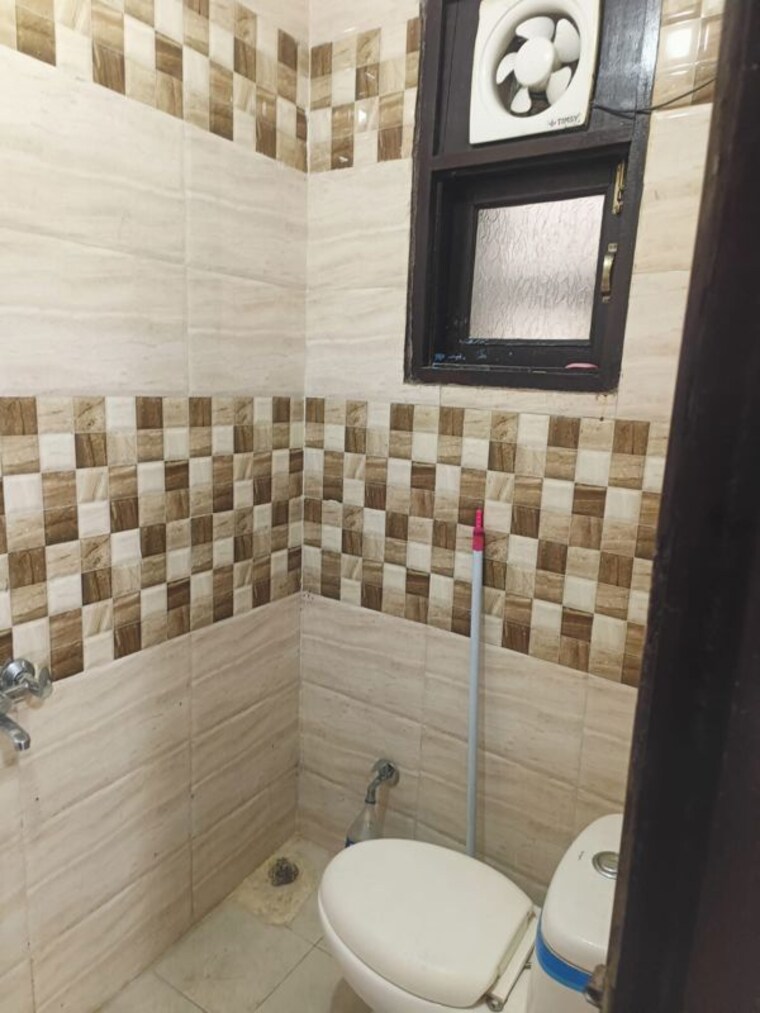 Bathroom, govindpuri 3 Bedroom 800 Sq.Ft. Builder Floor In Govindpuri Delhi 10253974