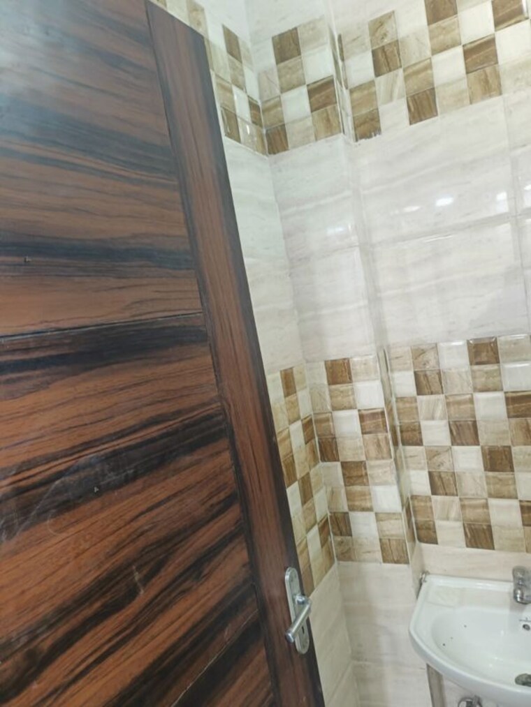 Balcony, govindpuri 3 Bedroom 800 Sq.Ft. Builder Floor In Govindpuri Delhi 10253974
