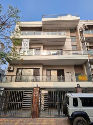 3 BHK Builder Floor For Rent in Sector 45