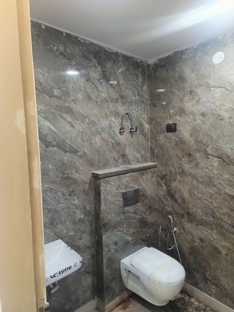 Bathroom, govindpuri 3 Bedroom 1050 Sq.Ft. Builder Floor In Govindpuri Delhi 10253999