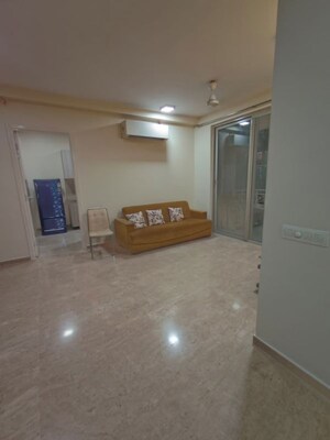 Room in 2.5 BHK Apartment at Hiranandani Cardinal, Ghodbunder Road – for Rent