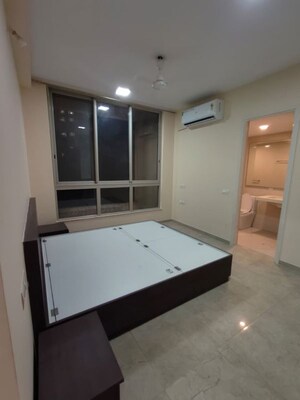 Room in 2.5 BHK Apartment at Hiranandani Cardinal, Ghodbunder Road – for Rent