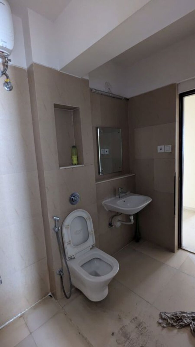Bathroom, lodha-splendora 2 Bedroom 761 Sq.Ft. Apartment In Ghodbunder Road Thane 10254176