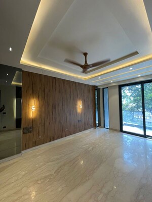 Room in 3 BHK Builder Floor at Sector 27 – for Sale