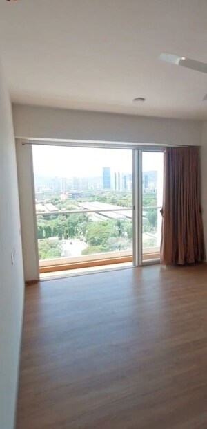 Room in 2 BHK Apartment at Indiabulls One Indiabulls, Pokhran Road No Two – for Rent