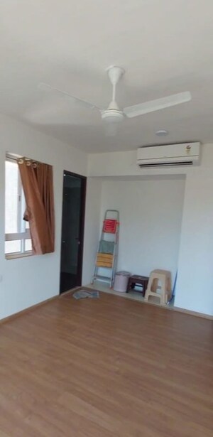 Building Lobby in 2 BHK Apartment at Indiabulls One Indiabulls, Pokhran Road No Two – for Rent