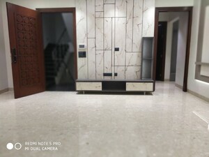 Room in 3.5 BHK Builder Floor at SS Southend Floors, South City 2 – for Sale