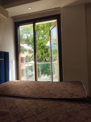 Room in 3 BHK Builder Floor at Lajpat Nagar Iii – for Rent