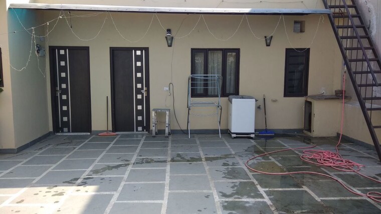 Exterior View, east of kailash 1 Bedroom 125 Sq.Yd. Apartment In East Of Kailash Delhi 10254468