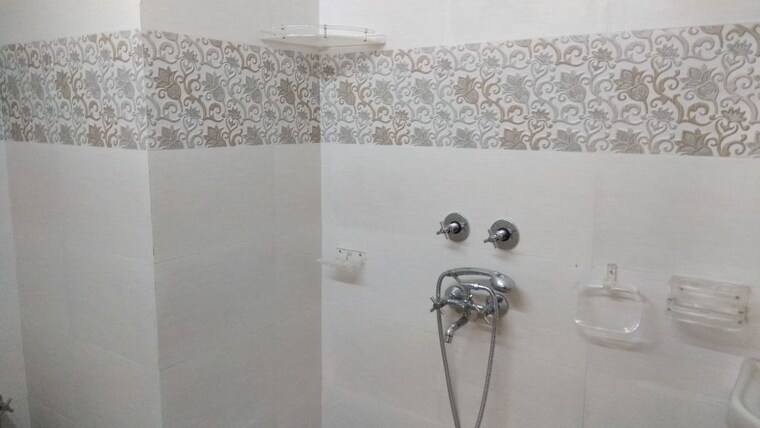 undefined, east of kailash 1 Bedroom 125 Sq.Yd. Apartment In East Of Kailash Delhi 10254468