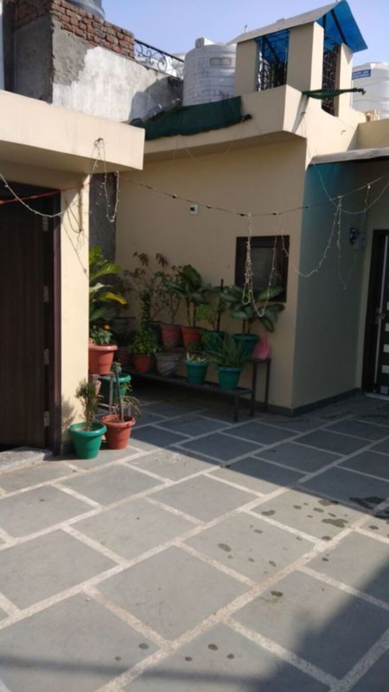 Exterior View, east of kailash 1 Bedroom 125 Sq.Yd. Apartment In East Of Kailash Delhi 10254468