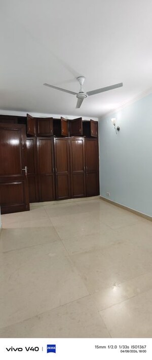 Room in 3 BHK Apartment at Defence Colony – for Rent