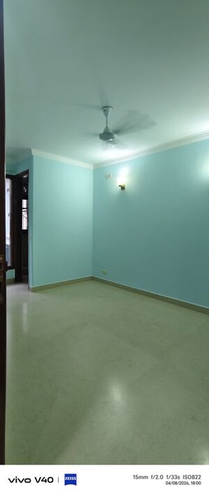 Room in 3 BHK Apartment at Defence Colony – for Rent