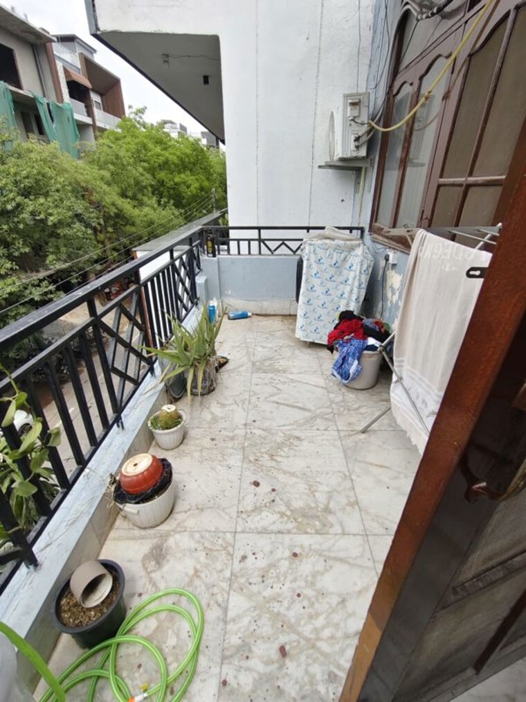 Balcony, sector 40 4 Bedroom 400 Sq.Yd. Builder Floor In Sector 40 Gurgaon 10254440