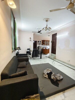 Living Room in 4 BHK Builder Floor at Sector 40 – for Rent