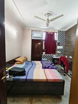Bedroom in 4 BHK Builder Floor at Sector 40 – for Rent
