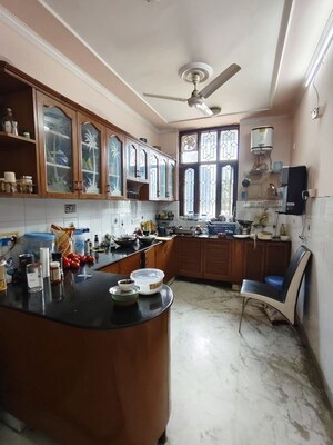 Kitchen in 4 BHK Builder Floor at Sector 40 – for Rent