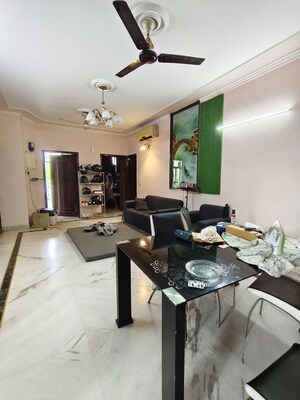 Team Area in 4 BHK Builder Floor at Sector 40 – for Rent