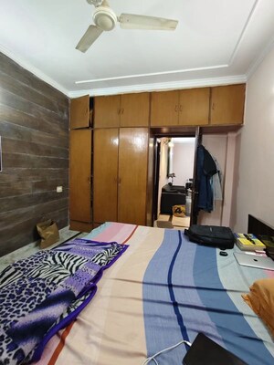 Bedroom in 4 BHK Builder Floor at Sector 40 – for Rent