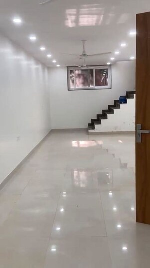 Room in 3 BHK Independent House at Chittaranjan Park – for Sale