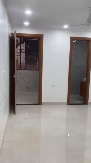 Furnished Amenities in 3 BHK Independent House at Chittaranjan Park – for Sale