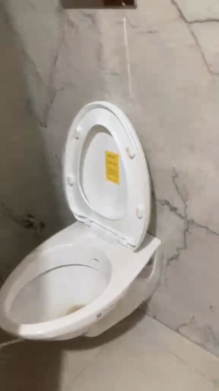 Bathroom, chittaranjan park 3 Bedroom 160 Sq.Ft. Independent House In Chittaranjan Park Delhi 10254537