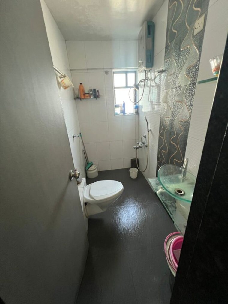 Bathroom, saarrthi-shilp 3 Bedroom 1250 Sq.Ft. Apartment In Kothrud Pune 10254493