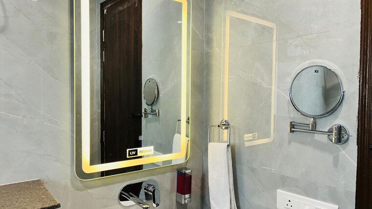 Bathroom, dlf-city-gurgaon 2 Bedroom 2000 Sq.Ft. Builder Floor In Sector 27 Gurgaon 10254580