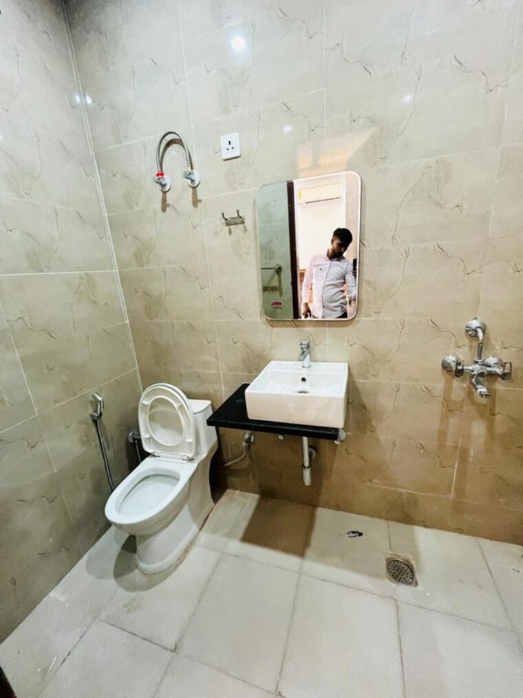 Bathroom, malibu town 1 Bedroom 800 Sq.Ft. Builder Floor In Malibu Town Gurgaon 10254646