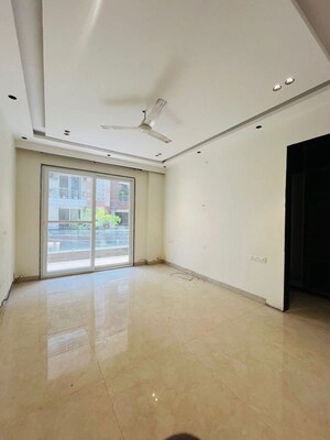 Room in 3 BHK Builder Floor at Sector 57 – for Rent