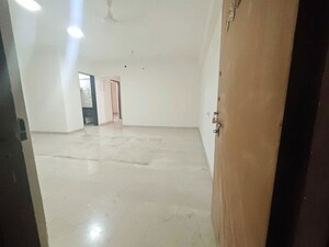 Room in 2 BHK Apartment at MM Spectra, Chembur – for Rent