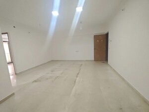 Room in 2 BHK Apartment at MM Spectra, Chembur – for Rent