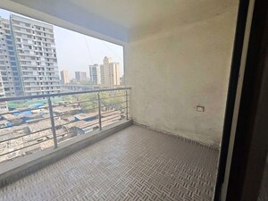 Room in 2 BHK Apartment at MM Spectra, Chembur – for Rent