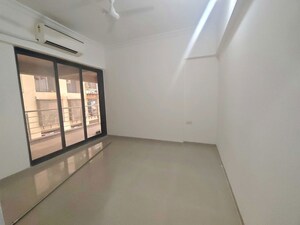 Room in 2 BHK Apartment at MM Spectra, Chembur – for Rent